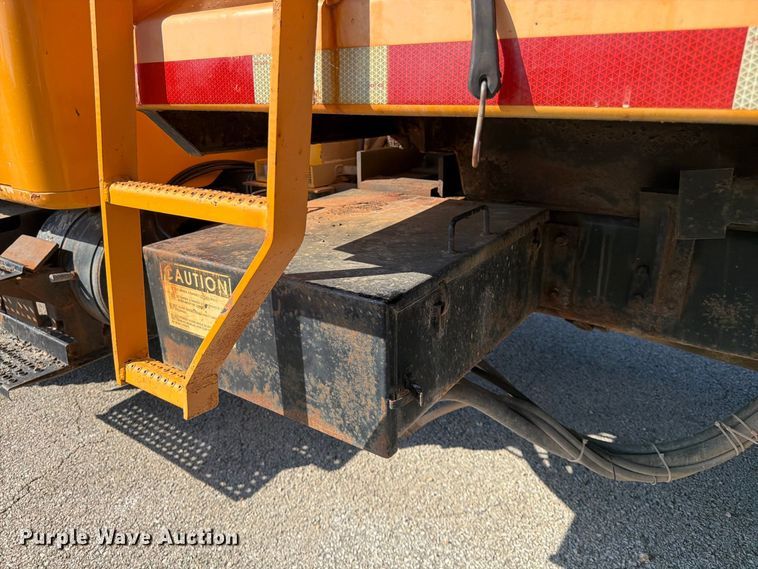 image for item FG0796 2000 International 4900 dump truck