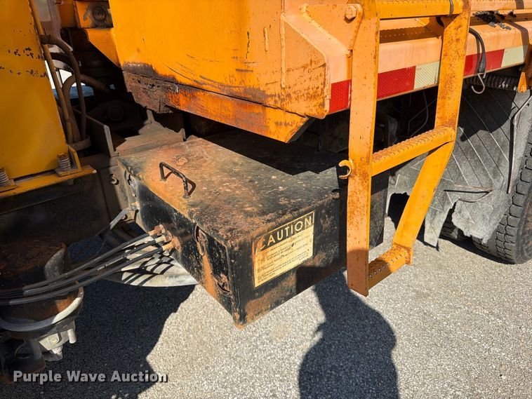image for item FG0796 2000 International 4900 dump truck