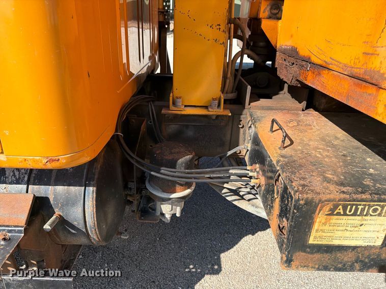 image for item FG0796 2000 International 4900 dump truck