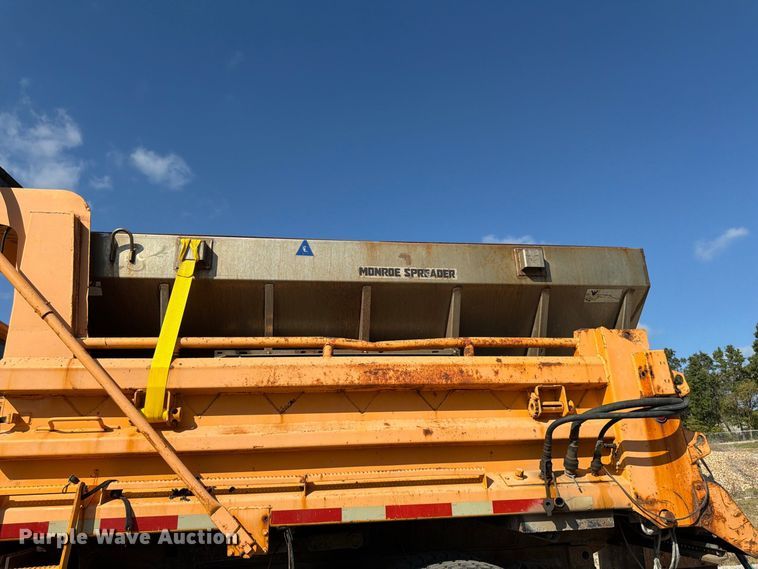 image for item FG0796 2000 International 4900 dump truck