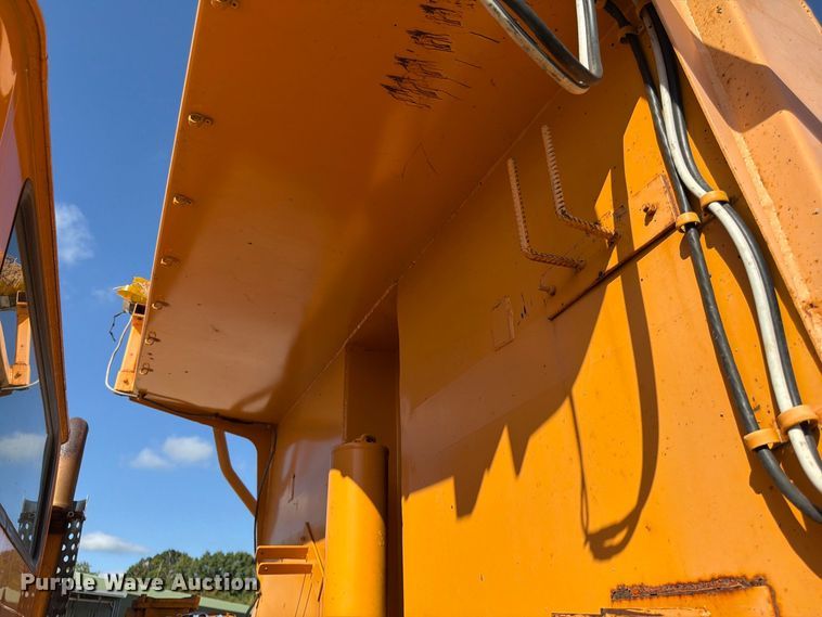 image for item FG0796 2000 International 4900 dump truck