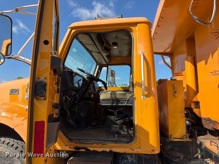 image for item FG0796 2000 International 4900 dump truck