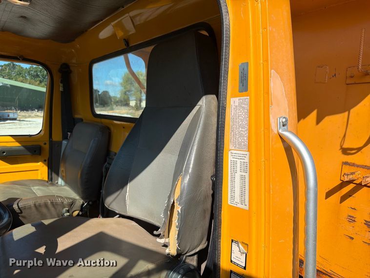 image for item FG0796 2000 International 4900 dump truck