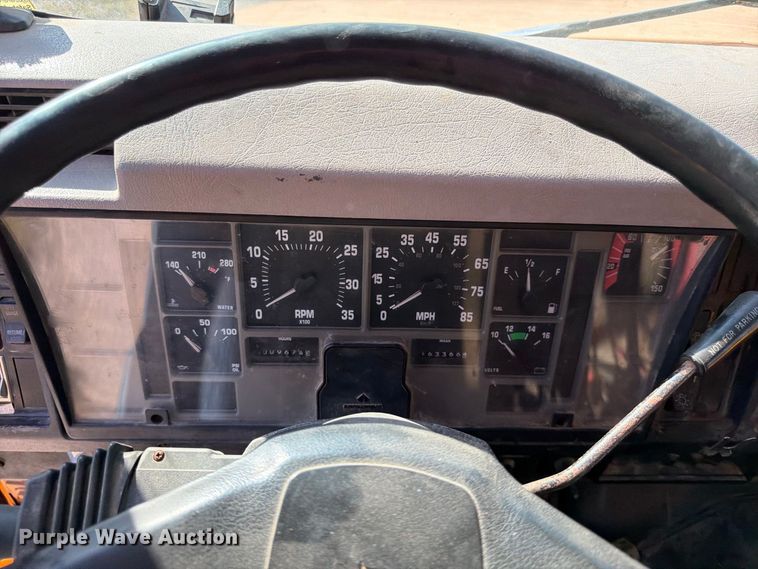 image for item FG0796 2000 International 4900 dump truck