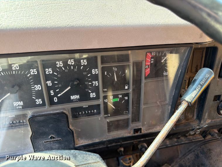 image for item FG0796 2000 International 4900 dump truck