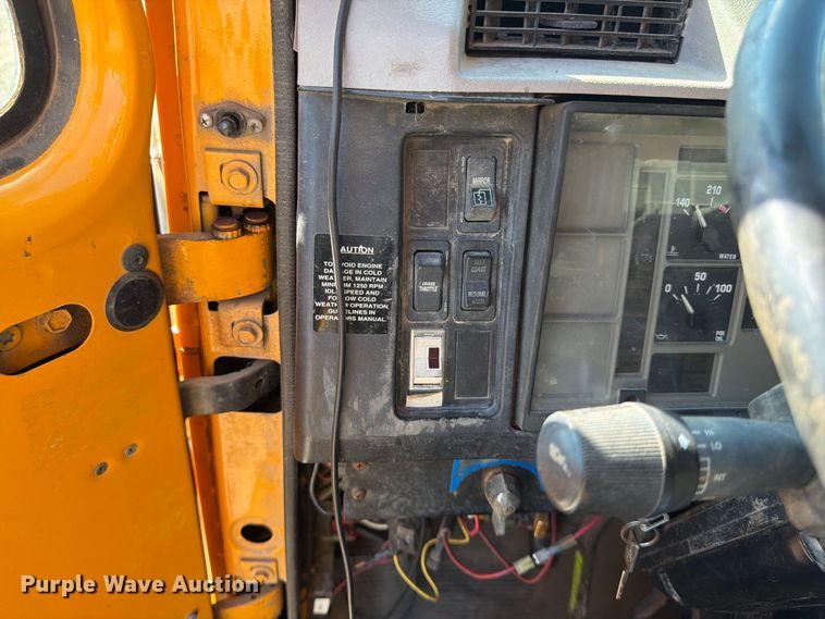 image for item FG0796 2000 International 4900 dump truck