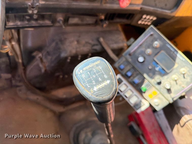 image for item FG0796 2000 International 4900 dump truck