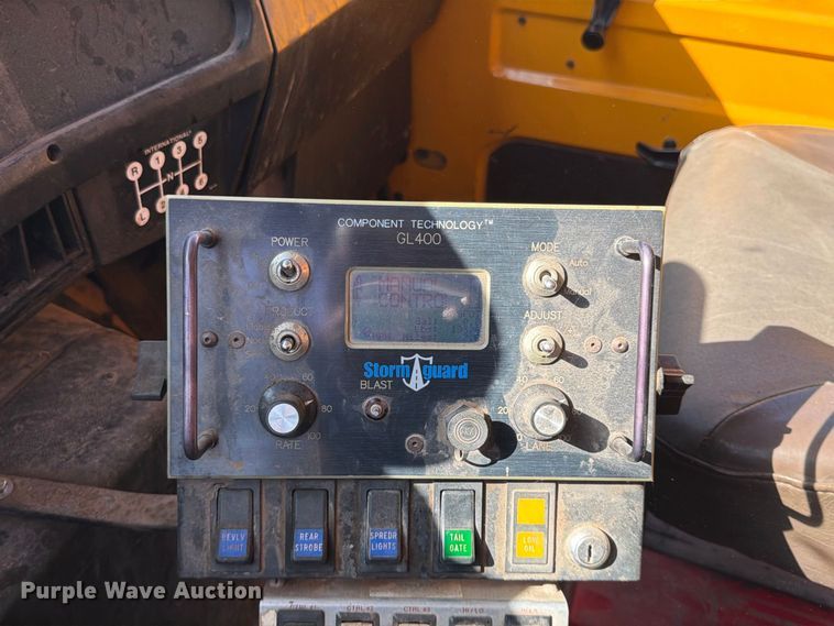 image for item FG0796 2000 International 4900 dump truck