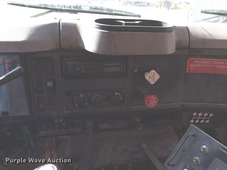 image for item FG0796 2000 International 4900 dump truck