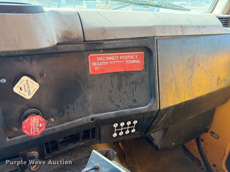 image for item FG0796 2000 International 4900 dump truck