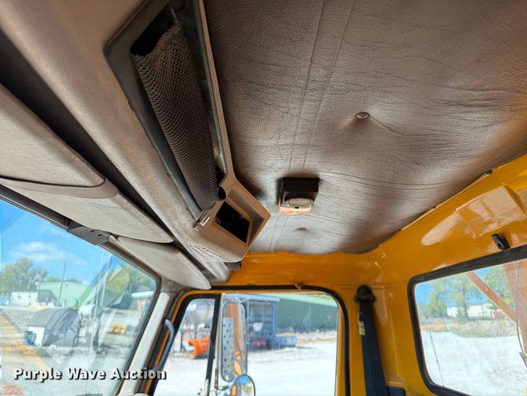 image for item FG0796 2000 International 4900 dump truck