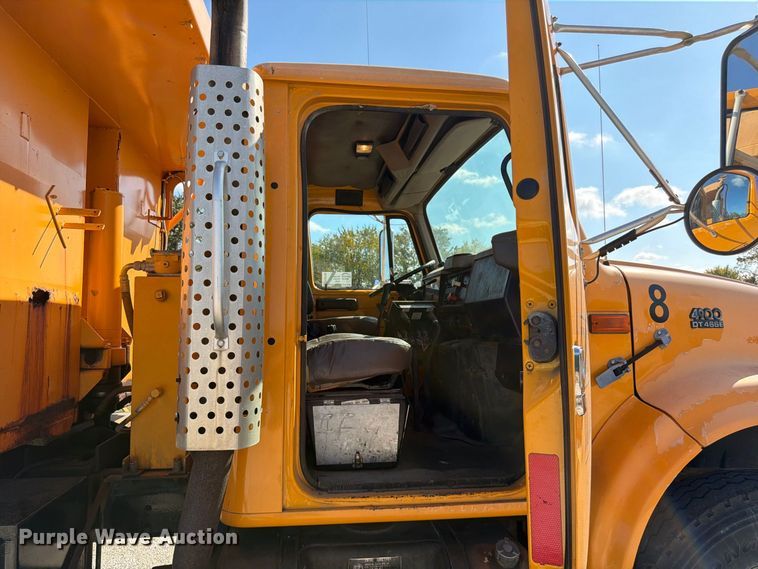 image for item FG0796 2000 International 4900 dump truck