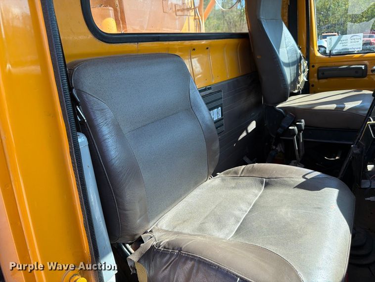image for item FG0796 2000 International 4900 dump truck