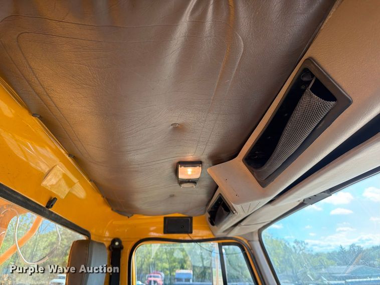 image for item FG0796 2000 International 4900 dump truck