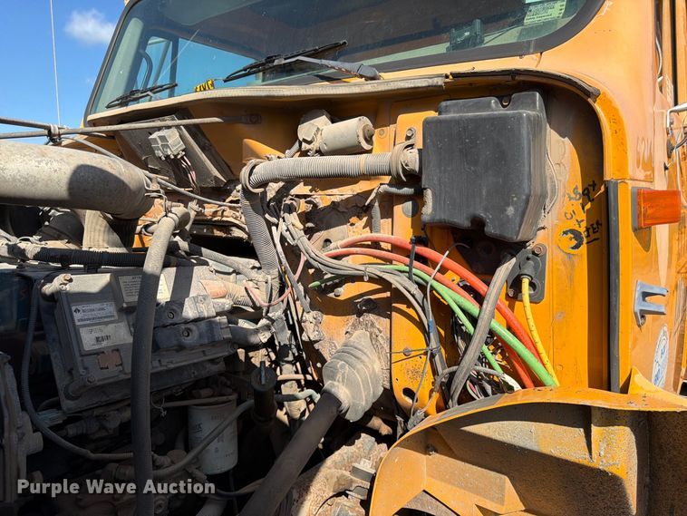 image for item FG0796 2000 International 4900 dump truck