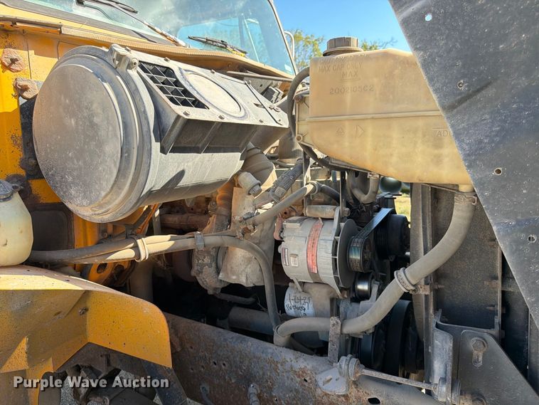 image for item FG0796 2000 International 4900 dump truck
