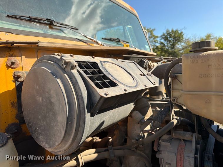 image for item FG0796 2000 International 4900 dump truck