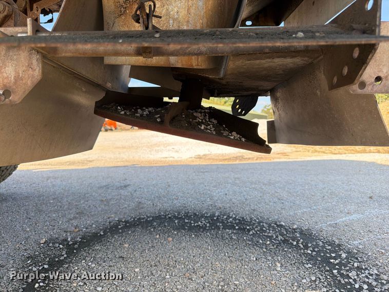 image for item FG0796 2000 International 4900 dump truck