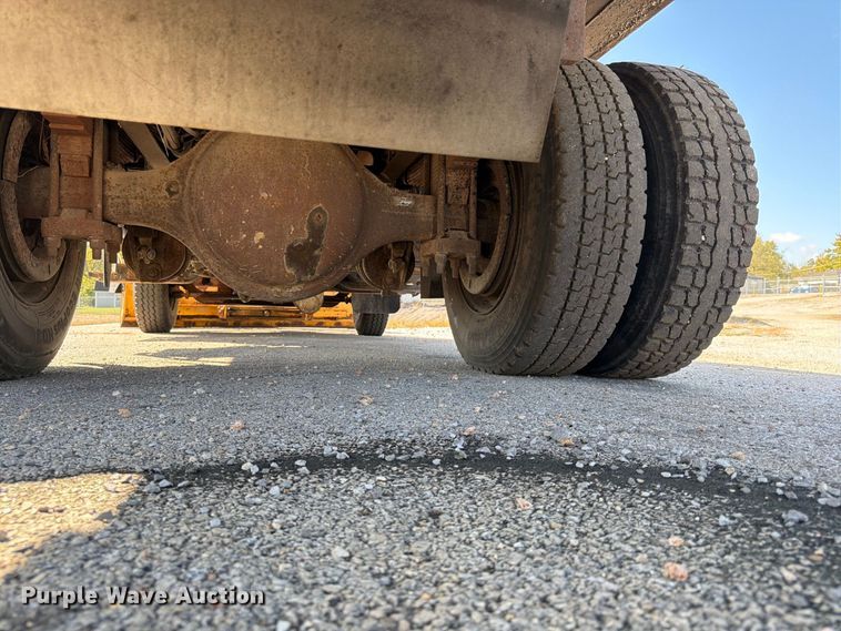 image for item FG0796 2000 International 4900 dump truck