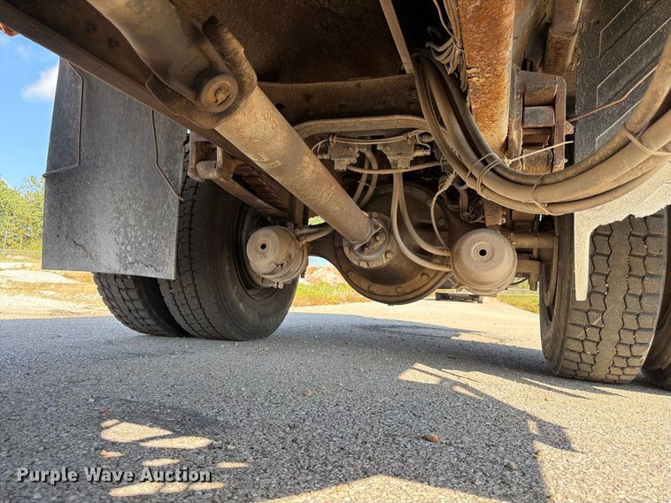 image for item FG0796 2000 International 4900 dump truck