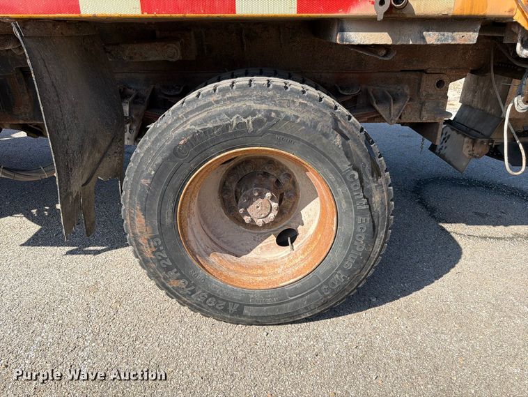 image for item FG0796 2000 International 4900 dump truck