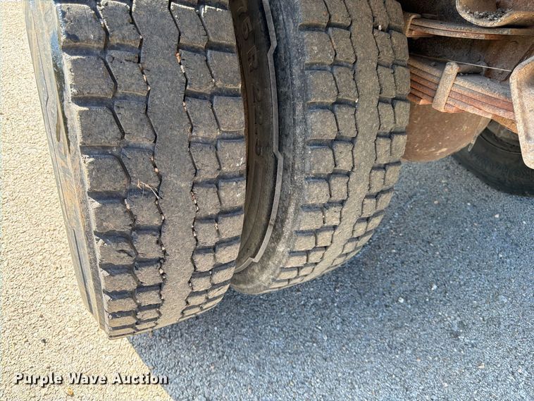 image for item FG0796 2000 International 4900 dump truck