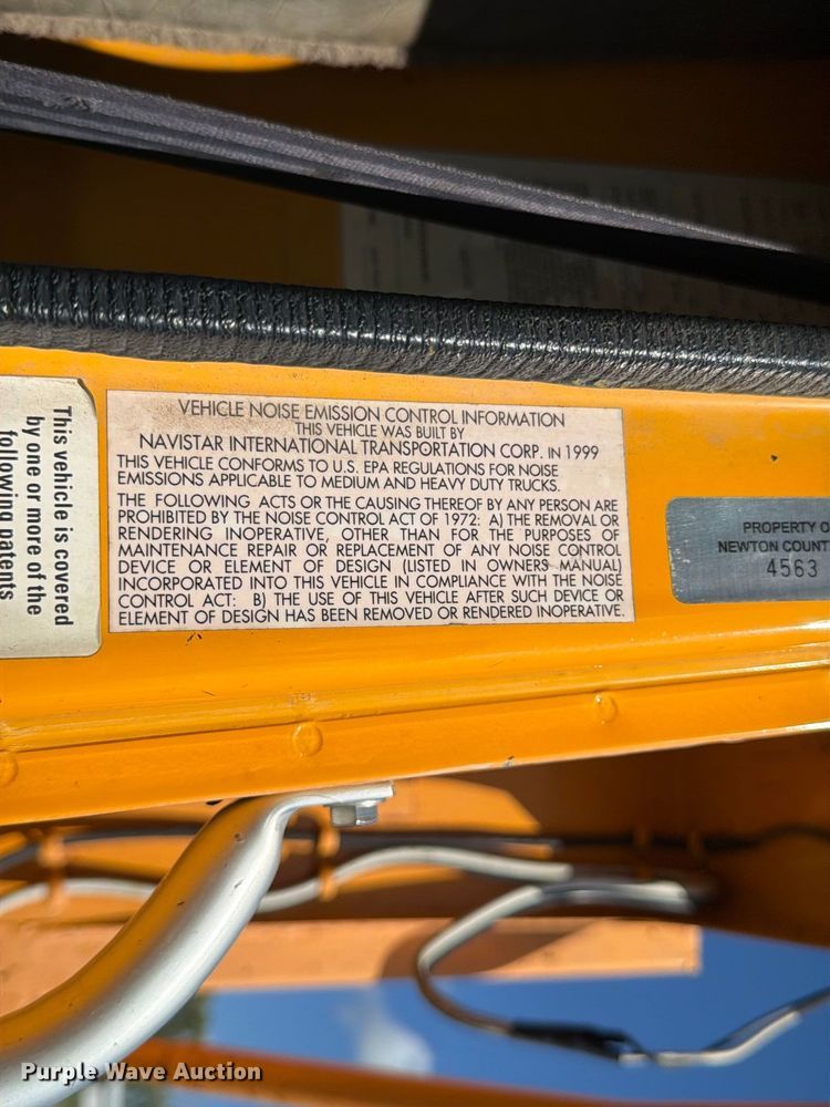 image for item FG0796 2000 International 4900 dump truck