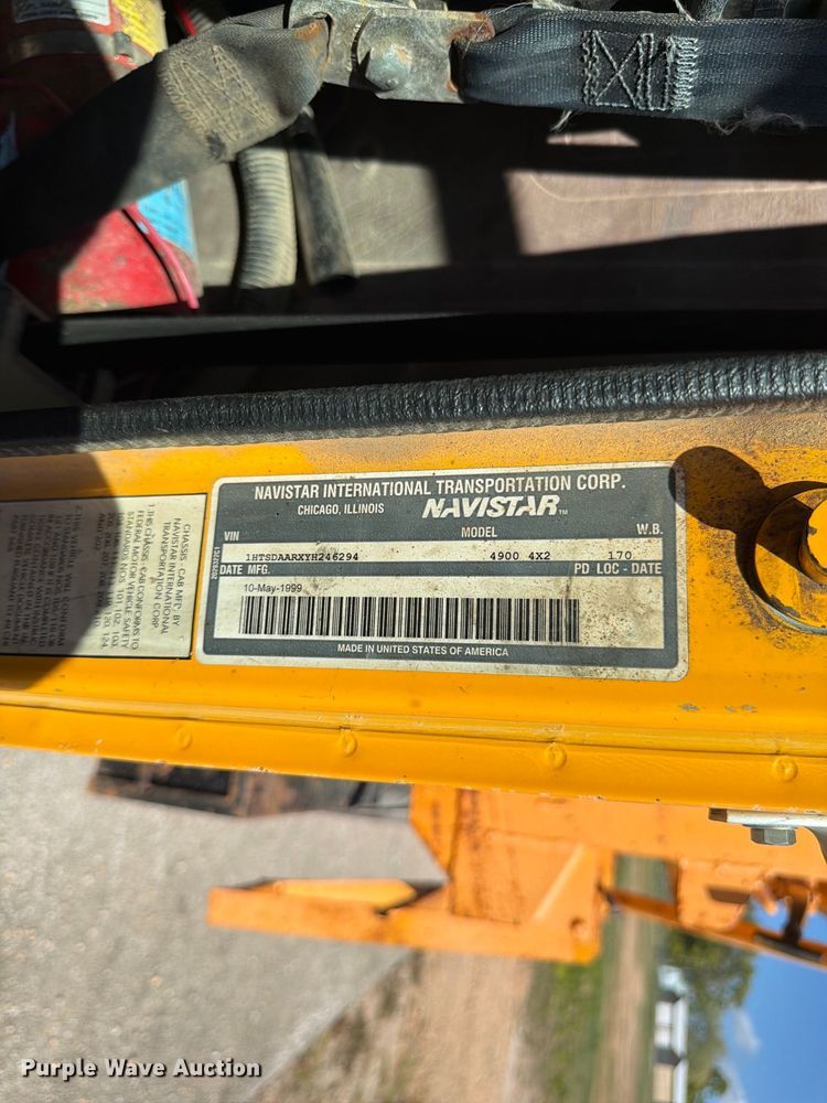 image for item FG0796 2000 International 4900 dump truck