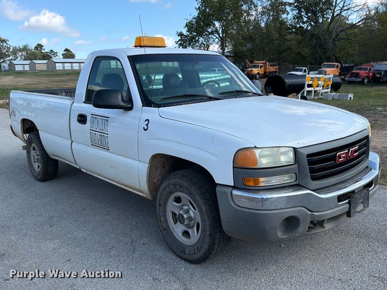 image for item FG0797 2003 GMC Sierra 1500 pickup truck