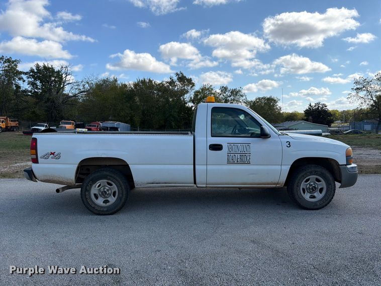 image for item FG0797 2003 GMC Sierra 1500 pickup truck