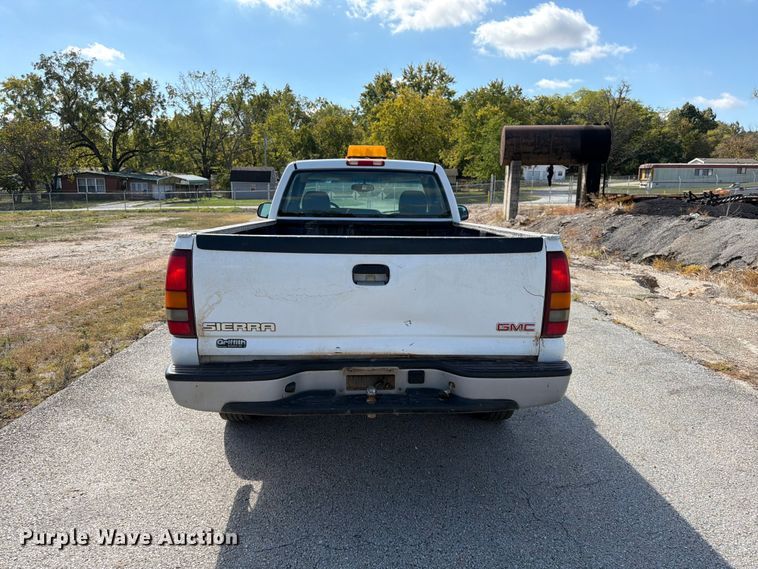 image for item FG0797 2003 GMC Sierra 1500 pickup truck