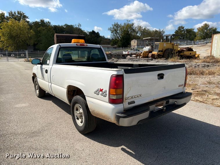 image for item FG0797 2003 GMC Sierra 1500 pickup truck