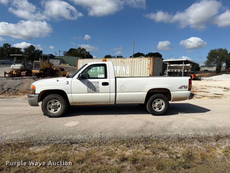 image for item FG0797 2003 GMC Sierra 1500 pickup truck