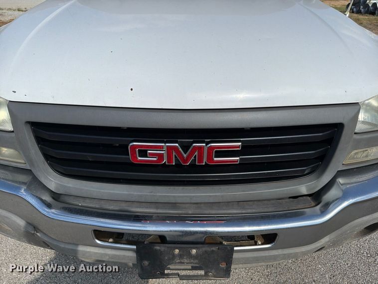 image for item FG0797 2003 GMC Sierra 1500 pickup truck
