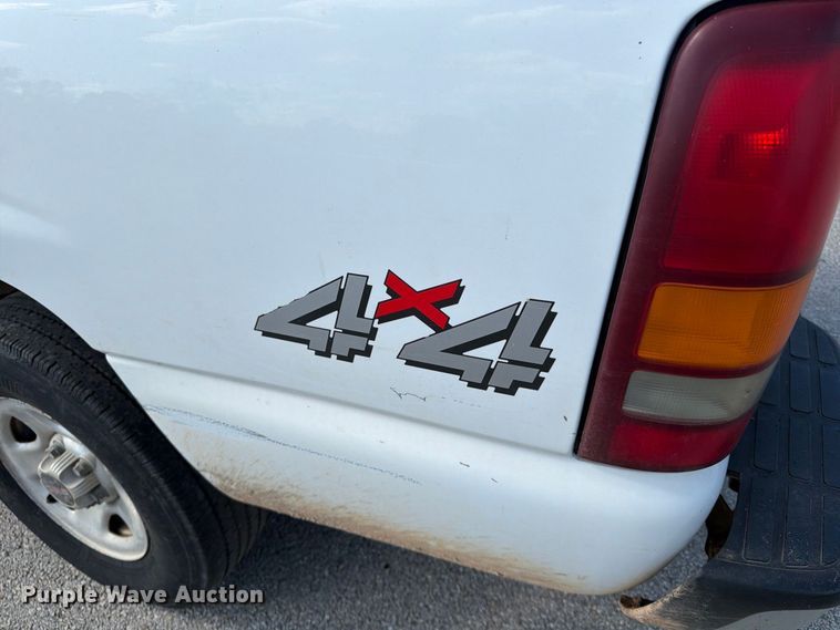 image for item FG0797 2003 GMC Sierra 1500 pickup truck