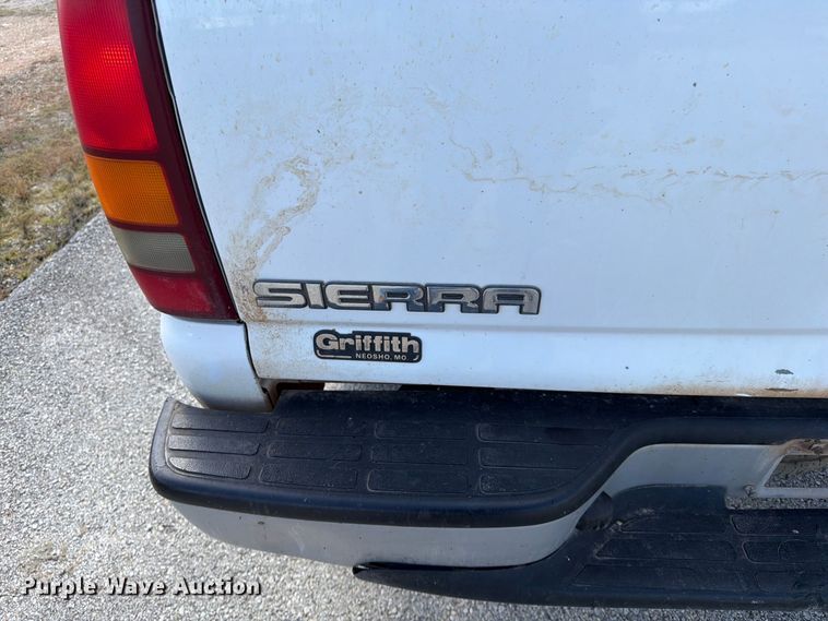 image for item FG0797 2003 GMC Sierra 1500 pickup truck