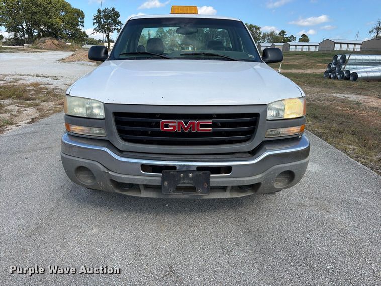 image for item FG0797 2003 GMC Sierra 1500 pickup truck