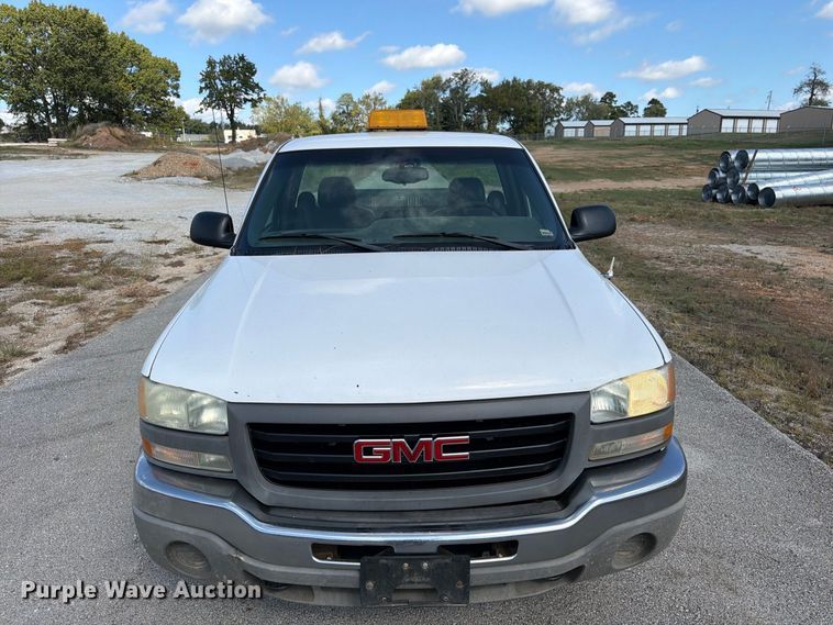 image for item FG0797 2003 GMC Sierra 1500 pickup truck