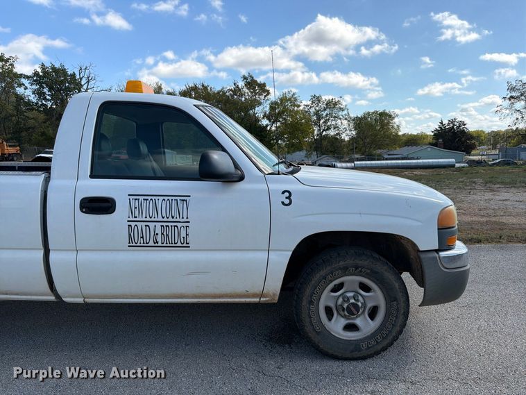 image for item FG0797 2003 GMC Sierra 1500 pickup truck