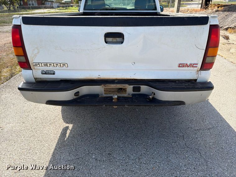 image for item FG0797 2003 GMC Sierra 1500 pickup truck