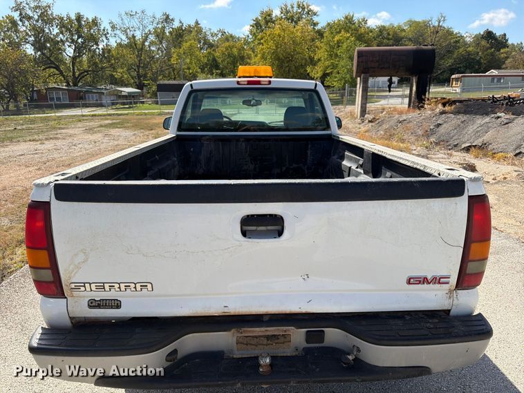 image for item FG0797 2003 GMC Sierra 1500 pickup truck