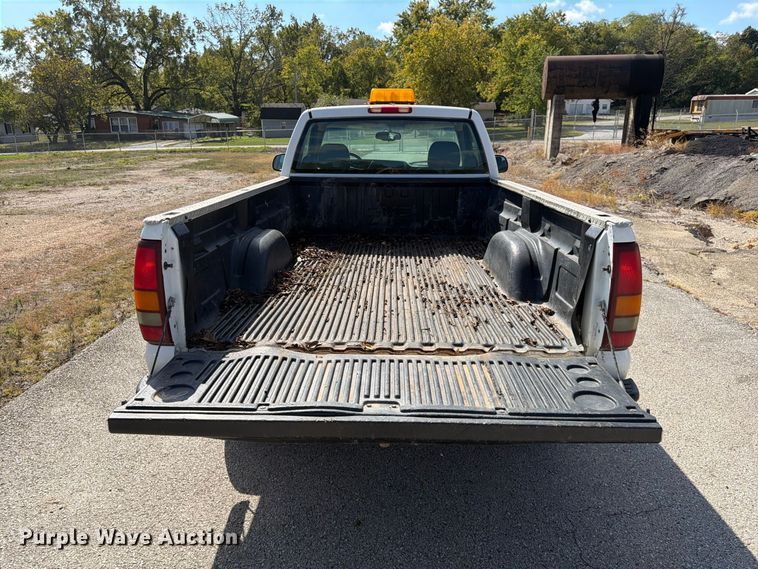 image for item FG0797 2003 GMC Sierra 1500 pickup truck