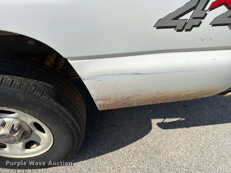 image for item FG0797 2003 GMC Sierra 1500 pickup truck