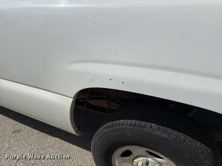 image for item FG0797 2003 GMC Sierra 1500 pickup truck