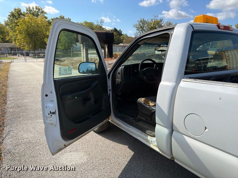image for item FG0797 2003 GMC Sierra 1500 pickup truck