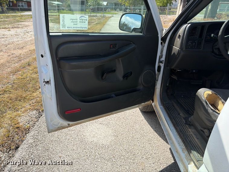 image for item FG0797 2003 GMC Sierra 1500 pickup truck