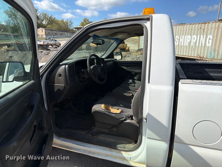 image for item FG0797 2003 GMC Sierra 1500 pickup truck