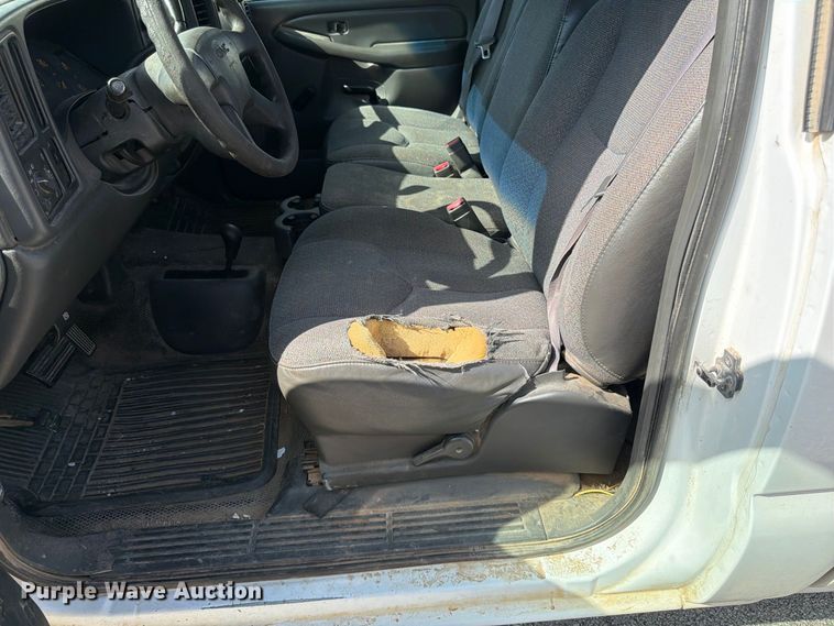 image for item FG0797 2003 GMC Sierra 1500 pickup truck