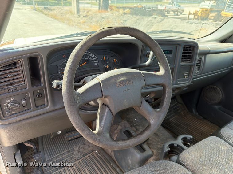 image for item FG0797 2003 GMC Sierra 1500 pickup truck