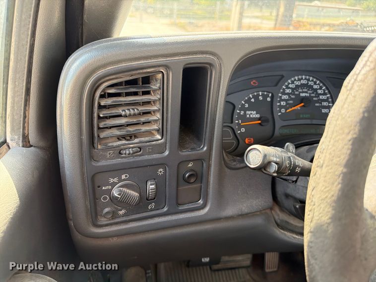 image for item FG0797 2003 GMC Sierra 1500 pickup truck